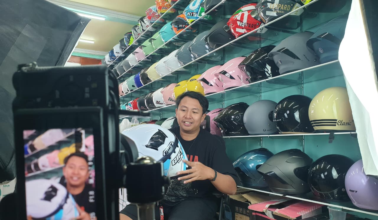 LIVE SHOPPING: Fenomenaa live shopping makin menjamur.