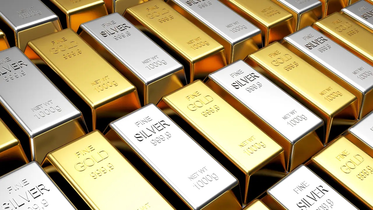 EMAS VS PERAK: Cek perbandingan harga emas dan perak.
