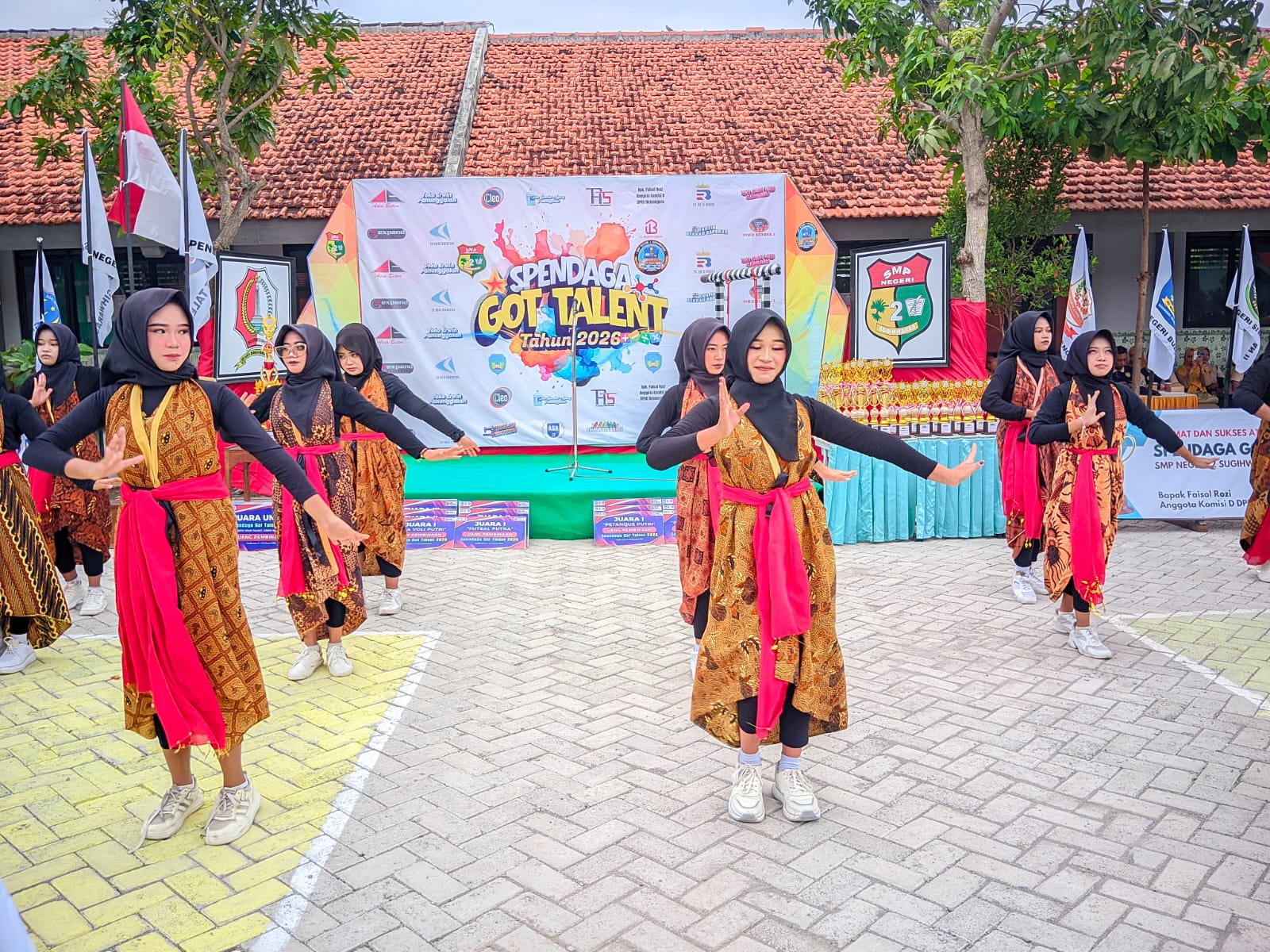 KREATIFVITAS : Siswa SMPN 2 Sugihwaras menampilkan tarian saat event Got Talent.