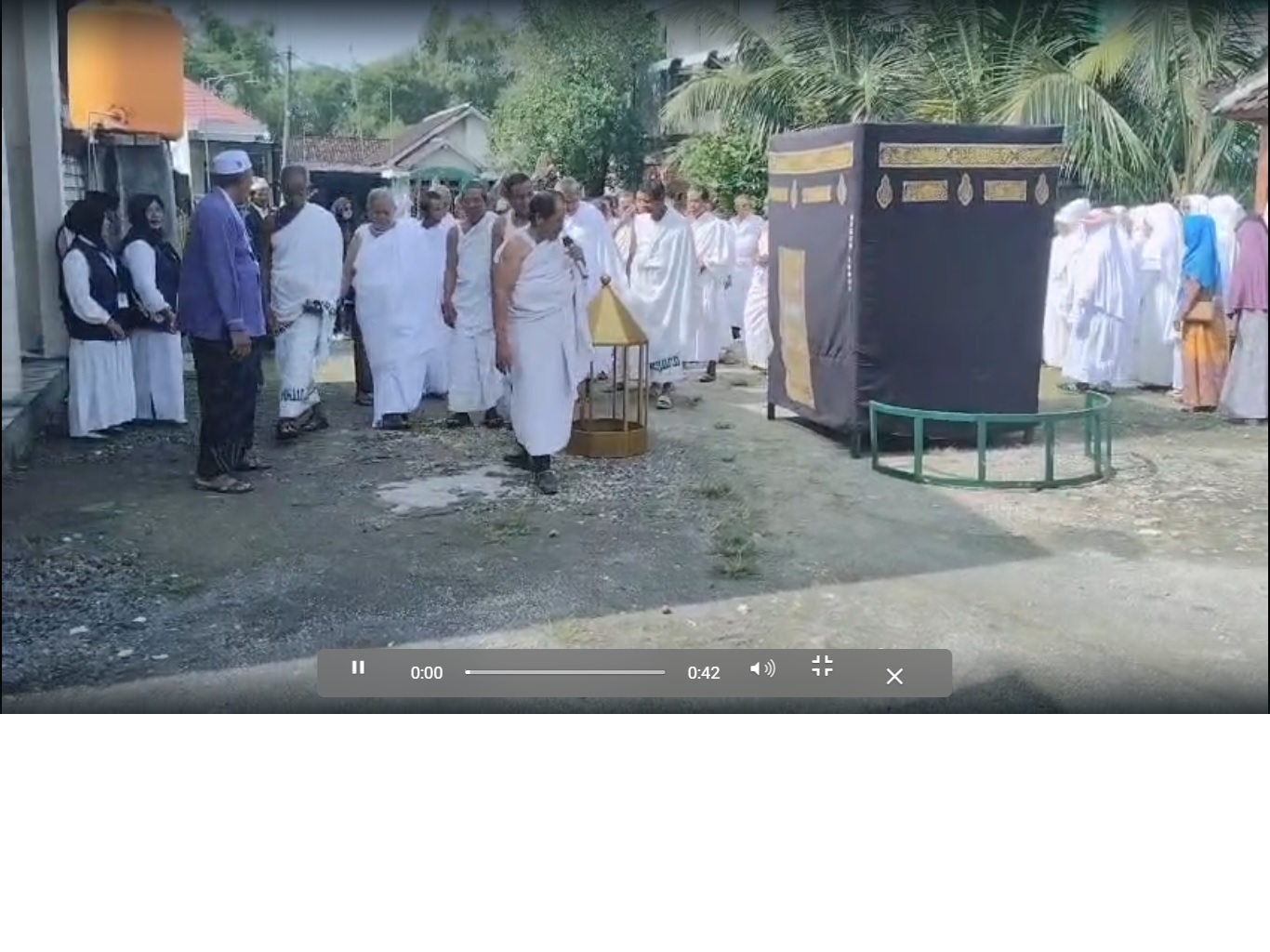 MANASIK: Para calon jemaah haji Bojonegoro jalani manasik haji di tingkat kecamatan.