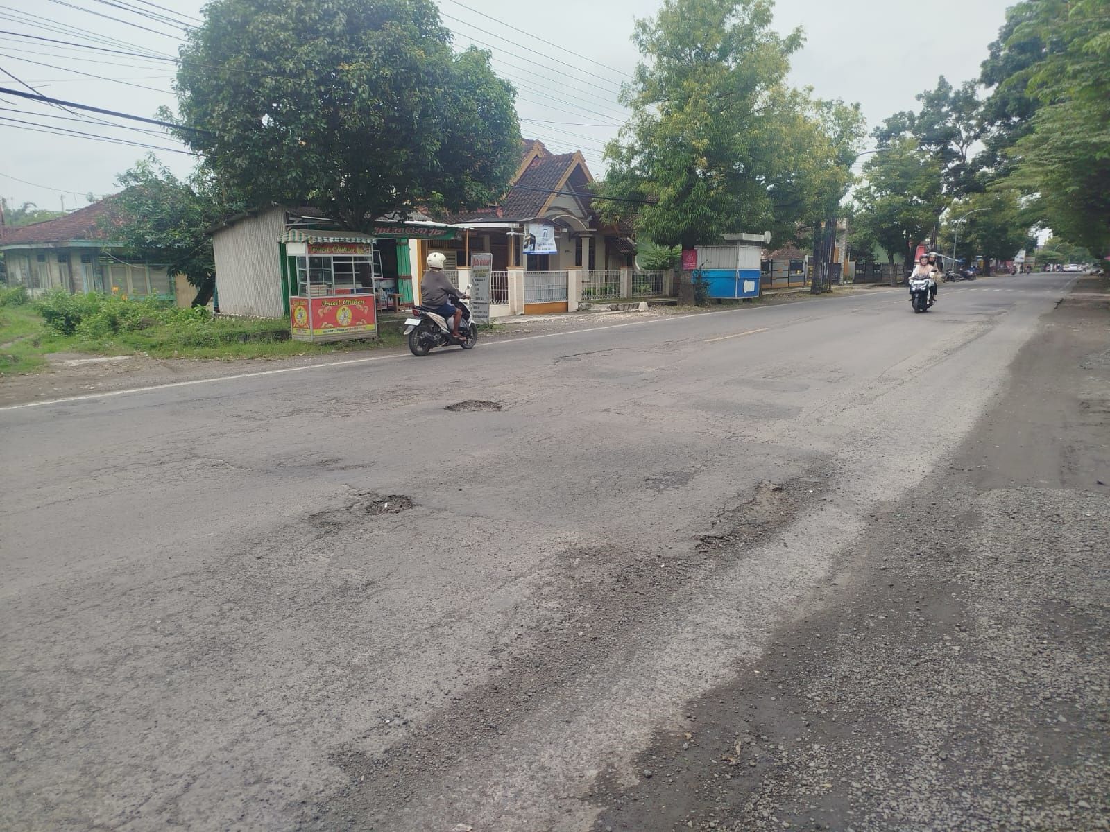 DIPENUHI LUBANG: Jalan Nasional Blora-Cepu yang mengalami kerusakan bakal mendapatkan anggaran perbaikan dari pemerintah pusat.