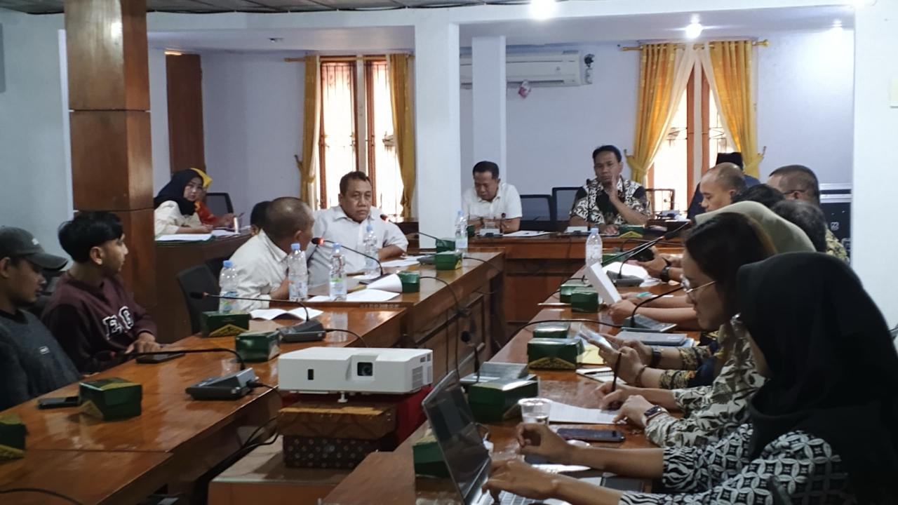 DENGAR PENDAPAT: Komisi A DPRD Blora melakukan audiensi bersama Forum Masyarakat Marjinal (FMM) Kabupaten Blora membahas terkait Perbup RDTR.