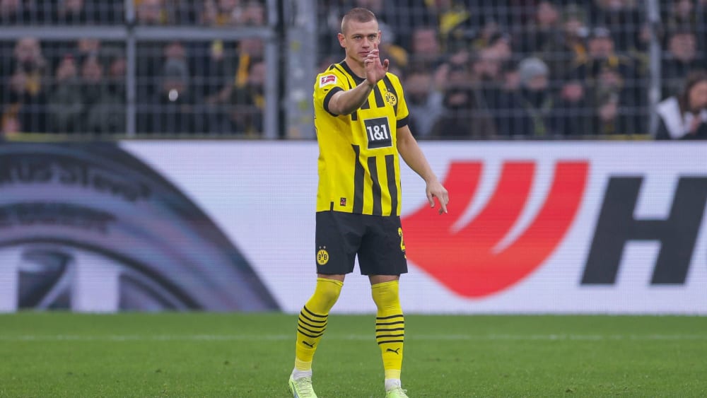 MANCHESTER UNITED: Tim MU incar bek Dortmund Julian Ryerson.