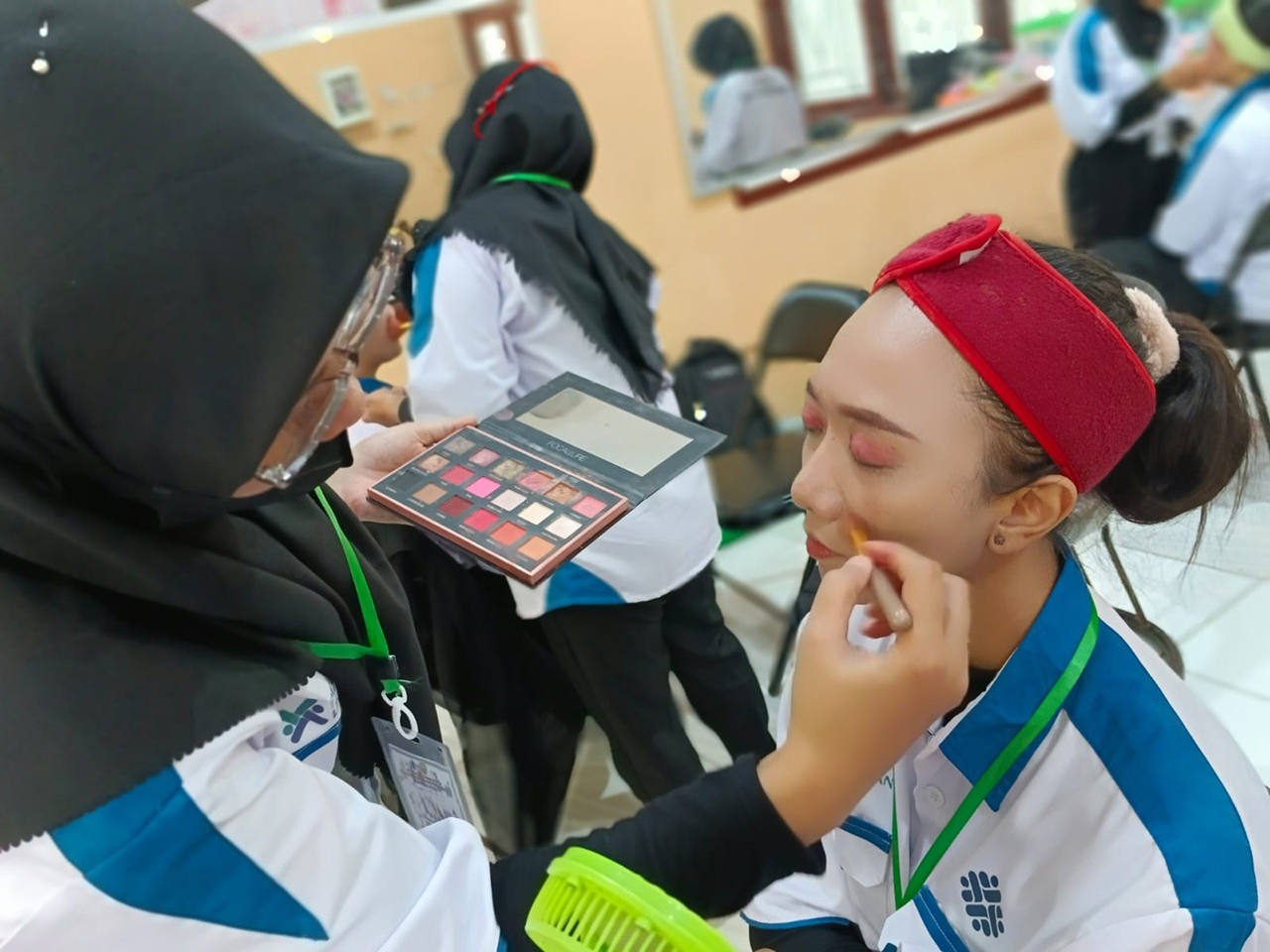 TINGKATKAN KOMPETENSI: Peminat pelatihan kerja menjahit, tata rias, dan beberapa jenis bidang lain di BLK Dinperinnaker Blora cukup tinggi tiap tahunnya. 