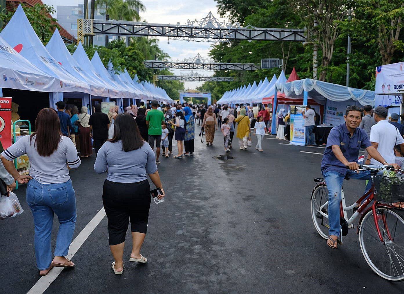 BAZAR: Di sepanjang Jalan Mas Tumapel selama bulan Ramadan ada bazar UMKM yang bisa dimanfaatkan warga muslim untuk ngabuburit.