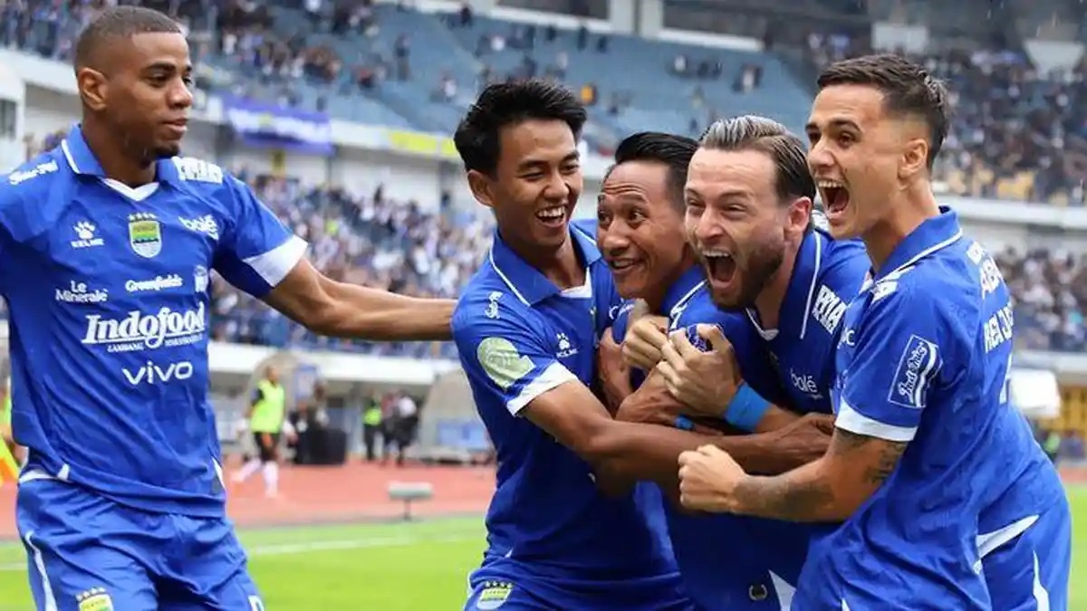 BRI SUPER LEAGUE: Persib Bandung vs Persita Tangerang.