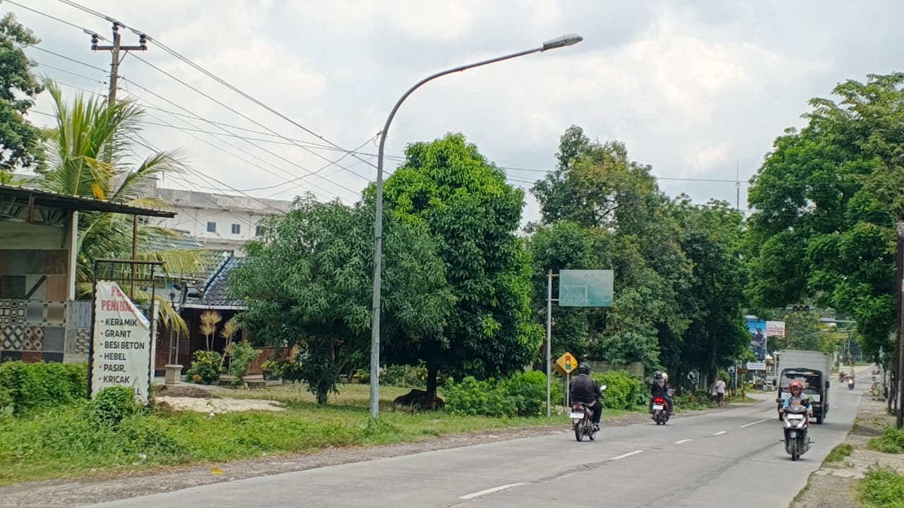 BANYAK PR: Potret PJU di jalan provinsi Grobogan-Blora, tepatnya di Desa Tamanrejo, Kecamatan Tunjungan, Blora.
