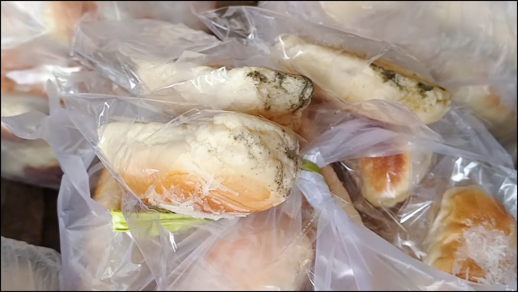 ROTI BERJAMUR: Ada temuan menu MBG dari salah satu SPPG Blora berupa roti dalam kondisi berjamur.