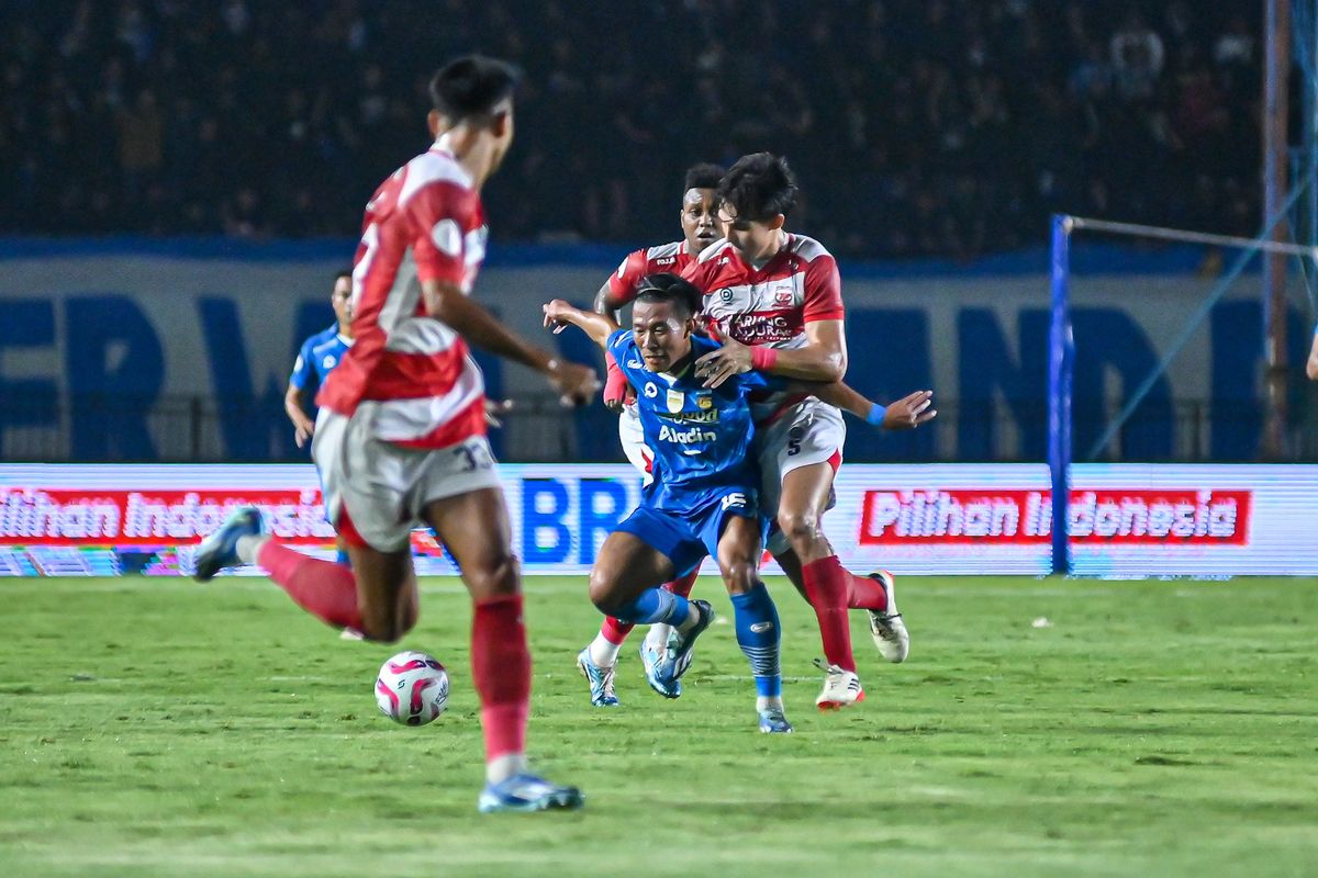 BRI SUPER LEAGUE: Persib vs Madura United FC.