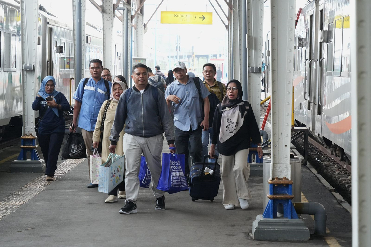 ANIMO TINGGI: Hingga kini tercatat 21 ribu penumpang sudah memesan tiket KA Lebaran di Stasiun Cepu. 