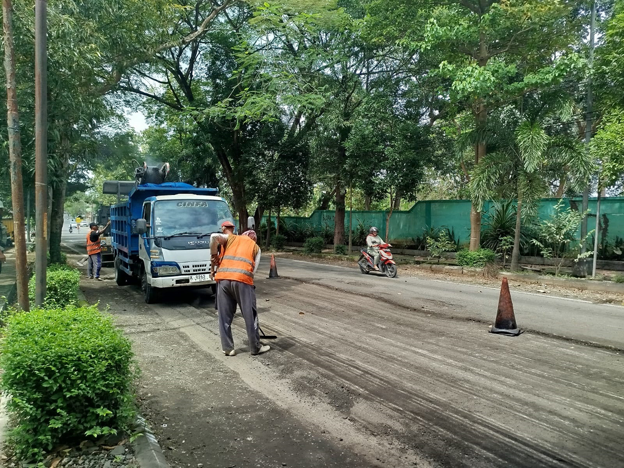 DIBENAHI: Ruas jalan nasional Rembang - Blora dikebut jelang arus mudik-balik Lebaran. 