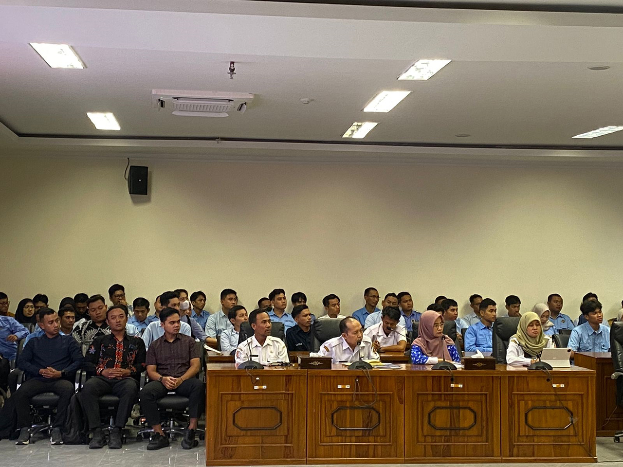 EVALUASI SPPG: DPRD memanggil 133 SPPG yang dikeluhkan penerima manfaat dalam menentukan menu.