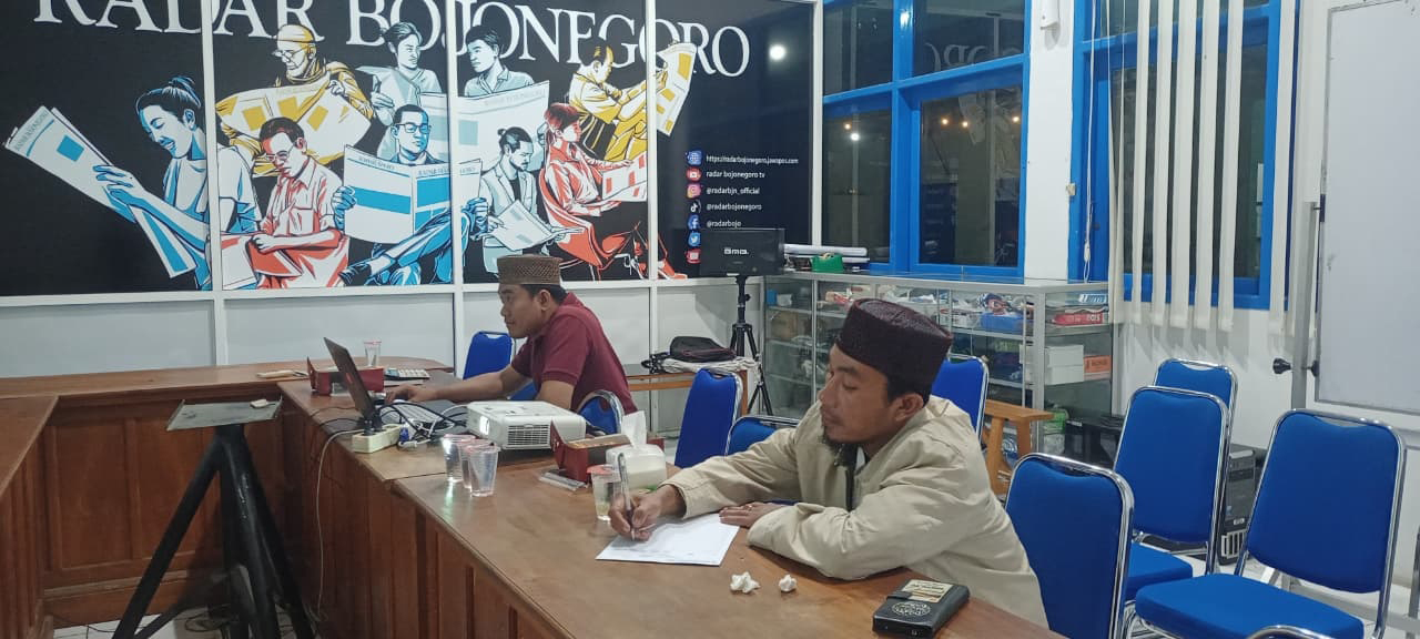 TELITI: Dewan juri Festival Tahfidz Quran Radar Bojonegoro sangat teliti dalam menentukan 10 terbaik di setiap kategori.