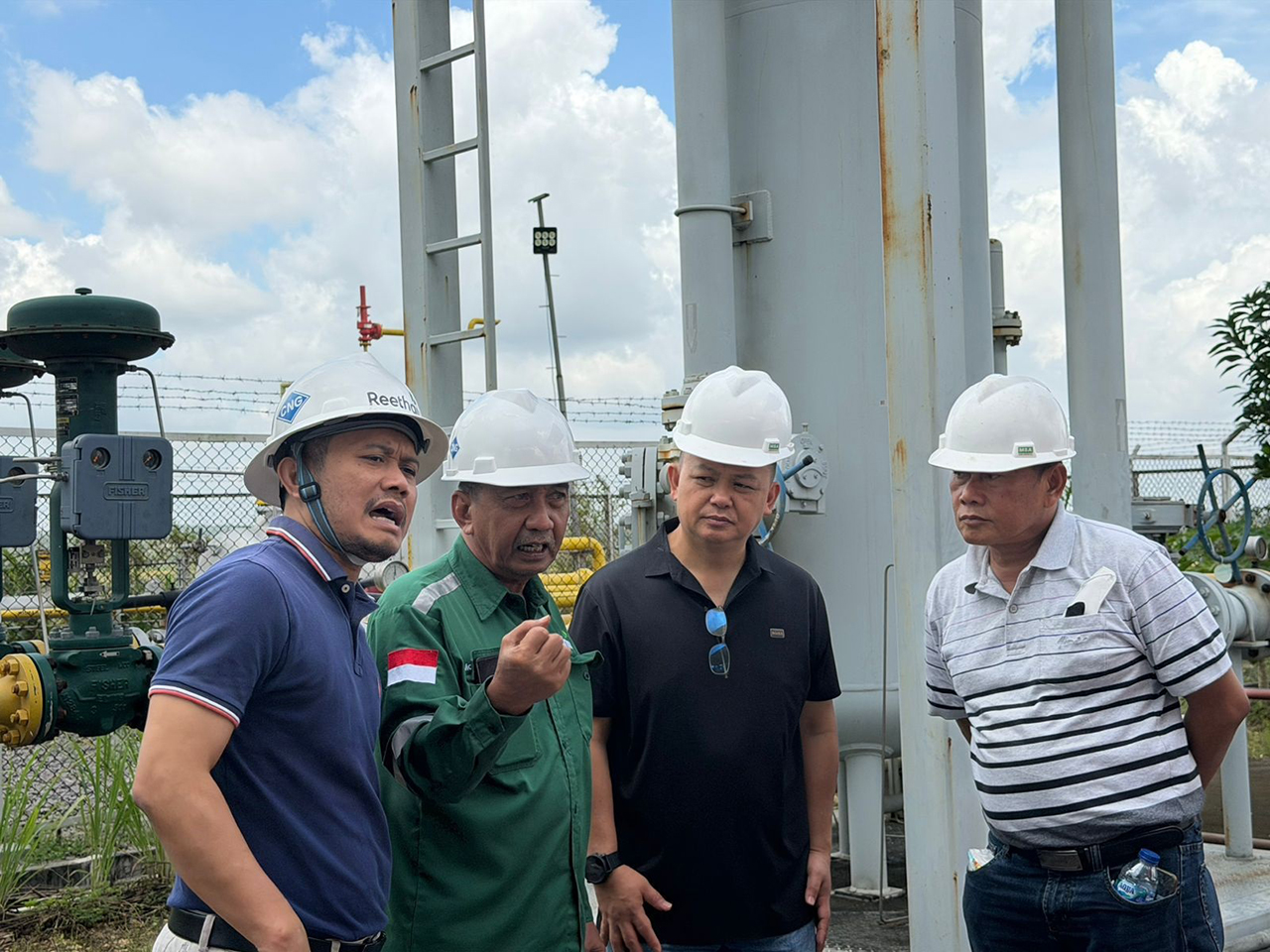 ENERGI : Wakil Ketua DPRD Siswanto saat berkunjung ke kawasan migas.