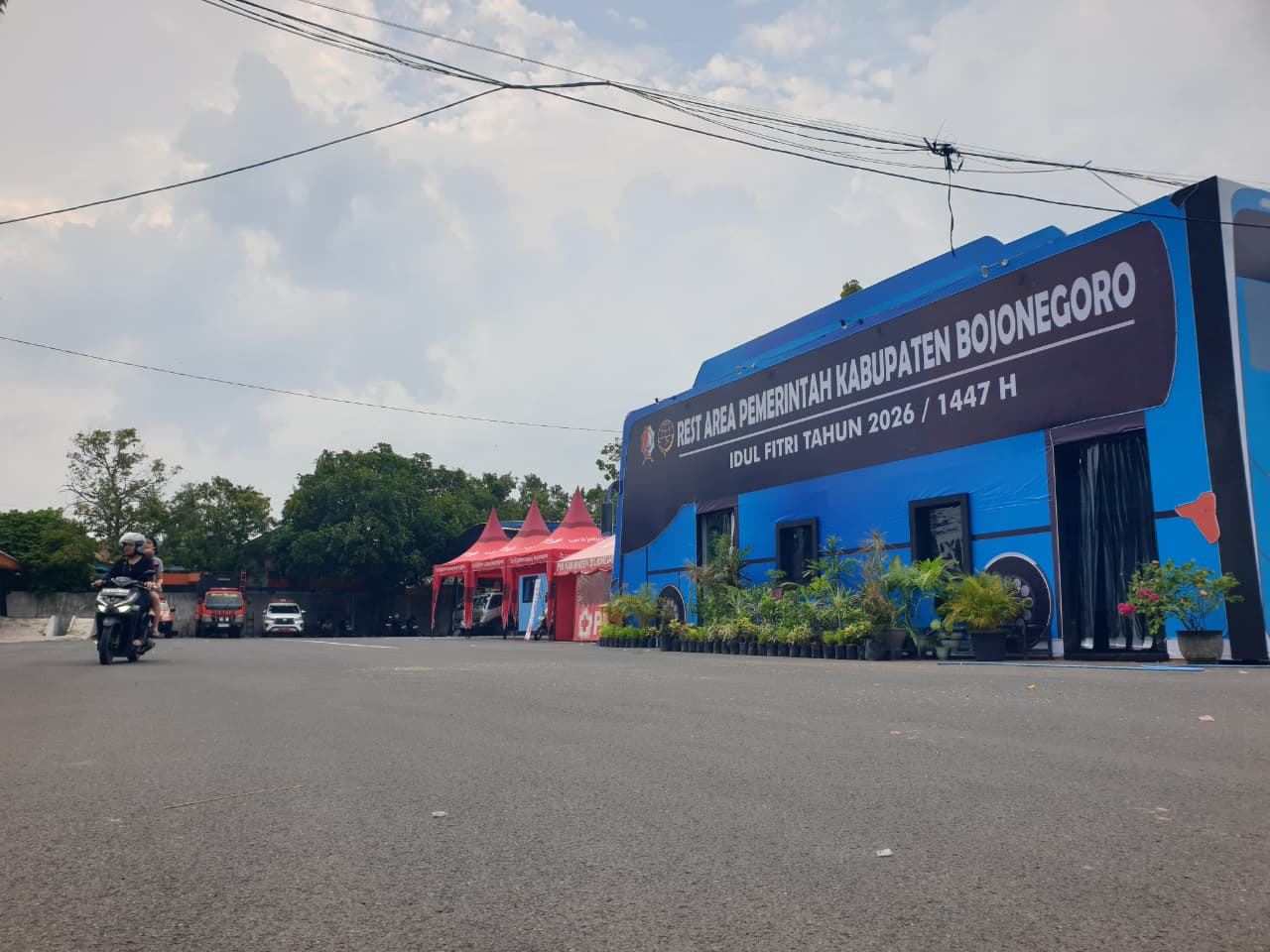 MUDIK: Para pemudik bisa singgah rest area yang berlokasi di Kantor Pengujian Kendaraan Bermotor turut Jalan Raya Sukowati, Kecamatan Kapas.