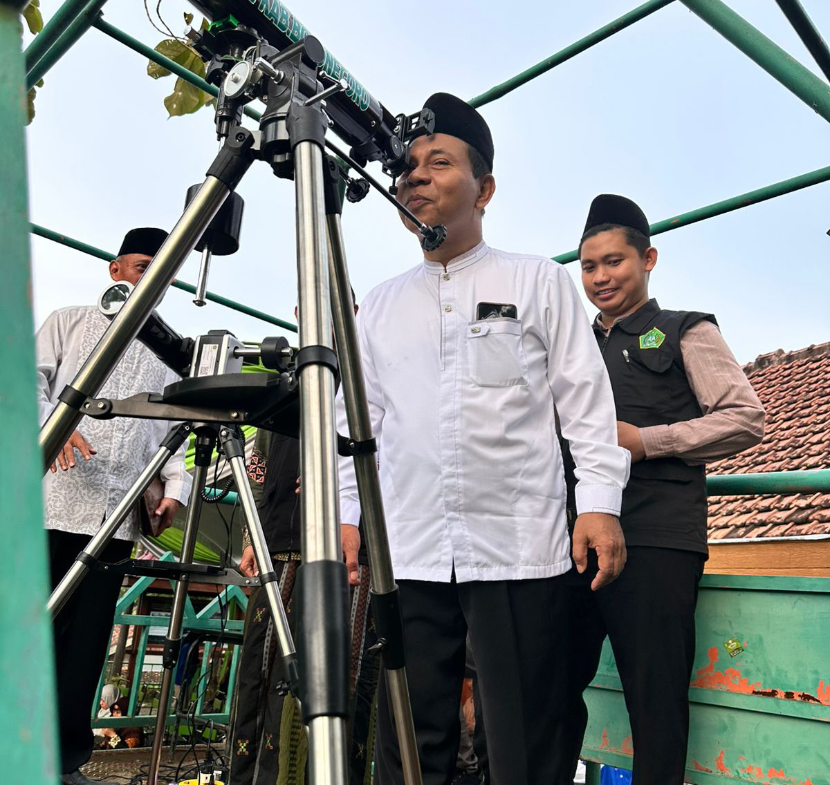 HILAL: Pelaksanaan Rukyatul Hilal 1 Ramadan pada 17 Februari lalu di Bukit Wonocolo. Pada 19 Maret mendatang kemenag dan tim BHR akan kembali menggelar rukyatul hilal untuk menetapkan 1 Syawal.