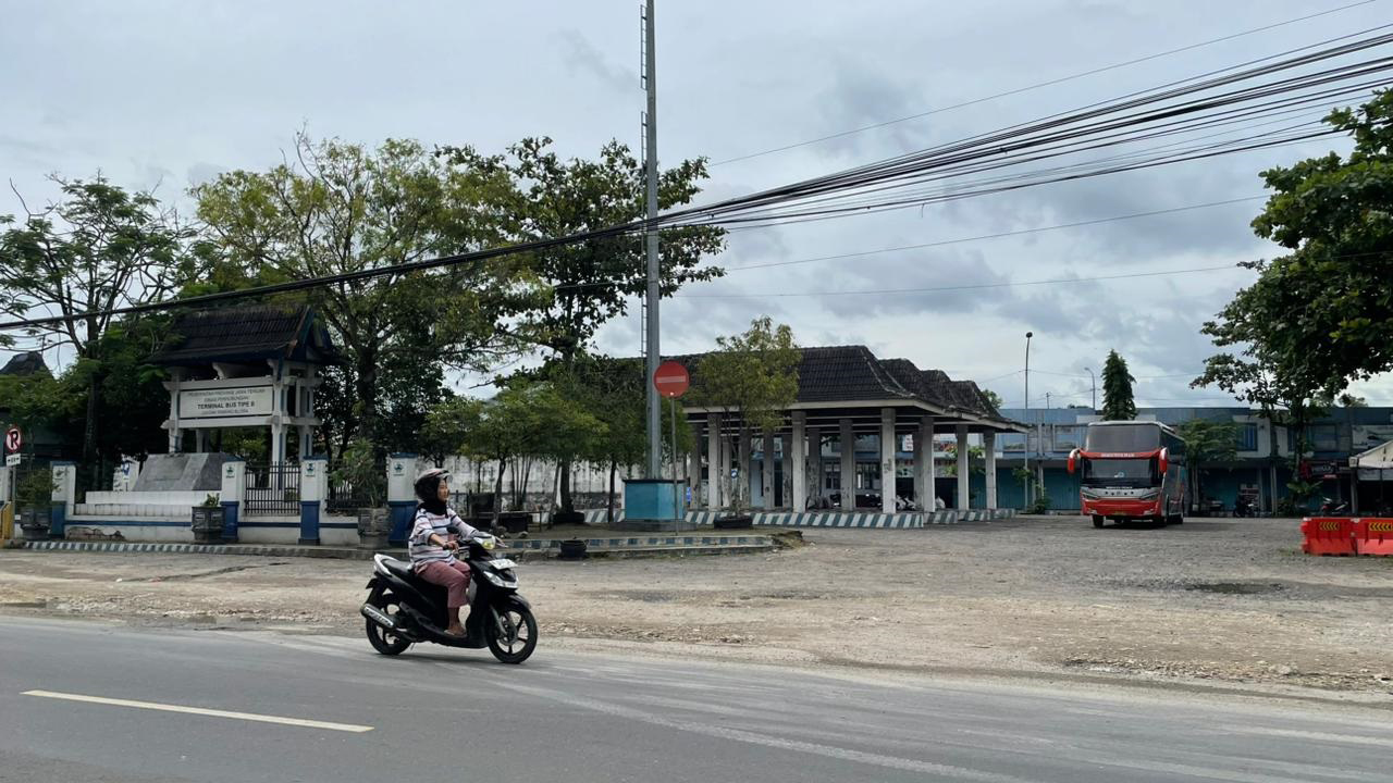 ARUS MUDIK: Aktivitas Terminal Bus Blora jelang Hari Raya Idul Fitri. 
