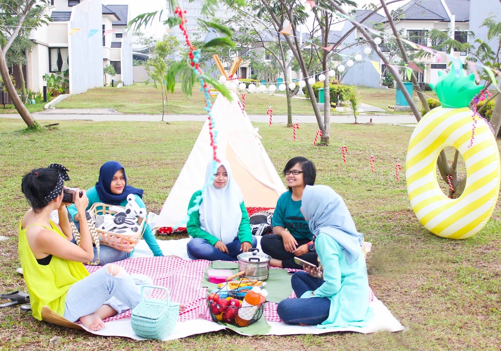 PIKNIK: Kegiatan lebaran bisa diisi dengan piknik sore.
