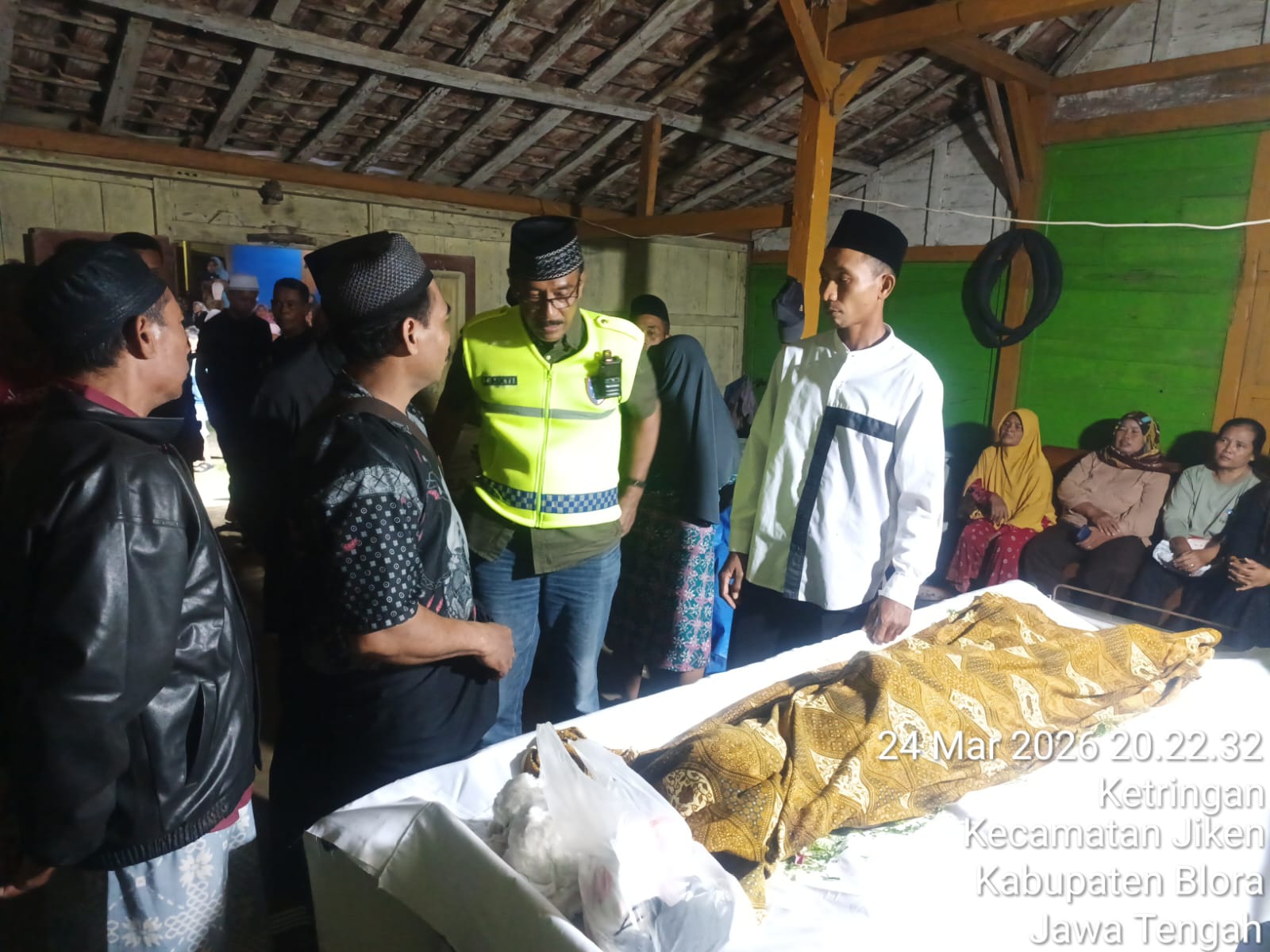 NYAWA MELAYANG: Akibat menyalakan petasan berdiameter 10 sentimeter, nyawa seorang anak bersuia 10 taun melayang akibat terkena ledakan.