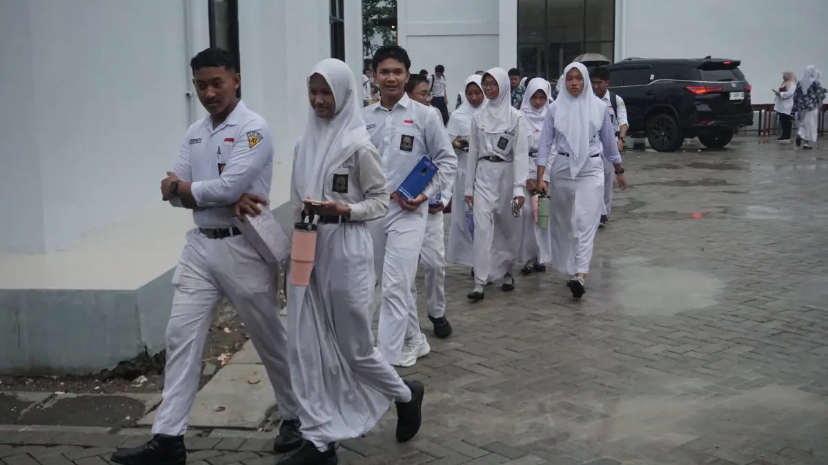 CALON MAHASISWA: Siswa SMA di Bojonegoro bakal melanjutkan ke perguruan tinggu, pemkab menyediakan beasiswa dari APBD 2026. (YUAN EDO/RADAR BOJONEGORO)