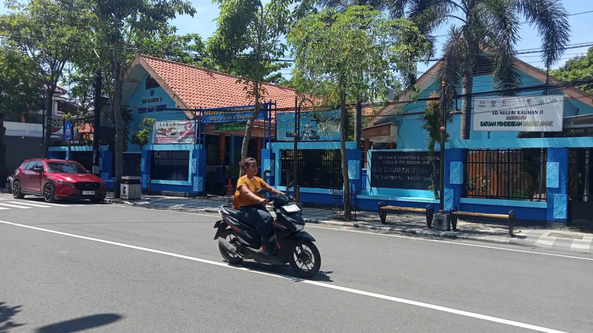 PERBAIKAN: SD Negeri Kauman 2 Bojonegoro menjadi salah satu sekolah yang akan direhabilitasi ruangan kelasnya tahun ini. (M. IRVAN RAMADHON/RADAR BOJNEGORO)