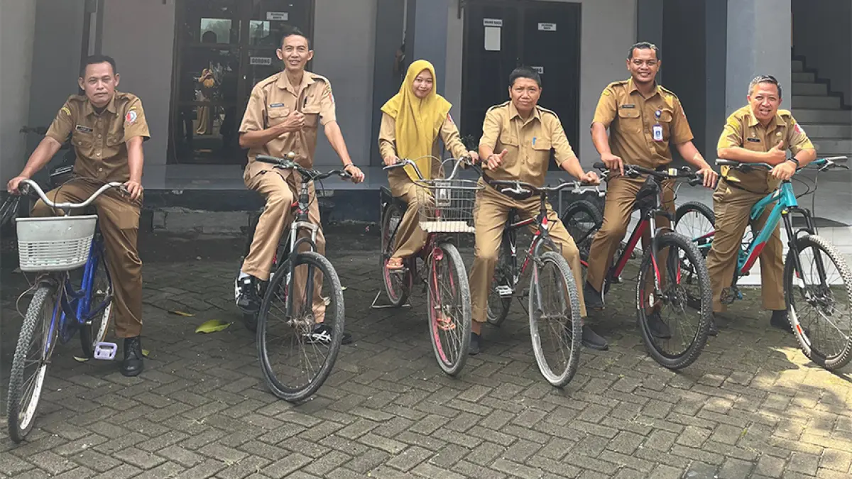 GOWES: ASN di lingkup Kecamatan Sukosewu sedang menerapkan B2W sesuai SE Bupati Bojonegoro. (YANA DWI KURNIYA WATI/RADAR BOJONEGORO)