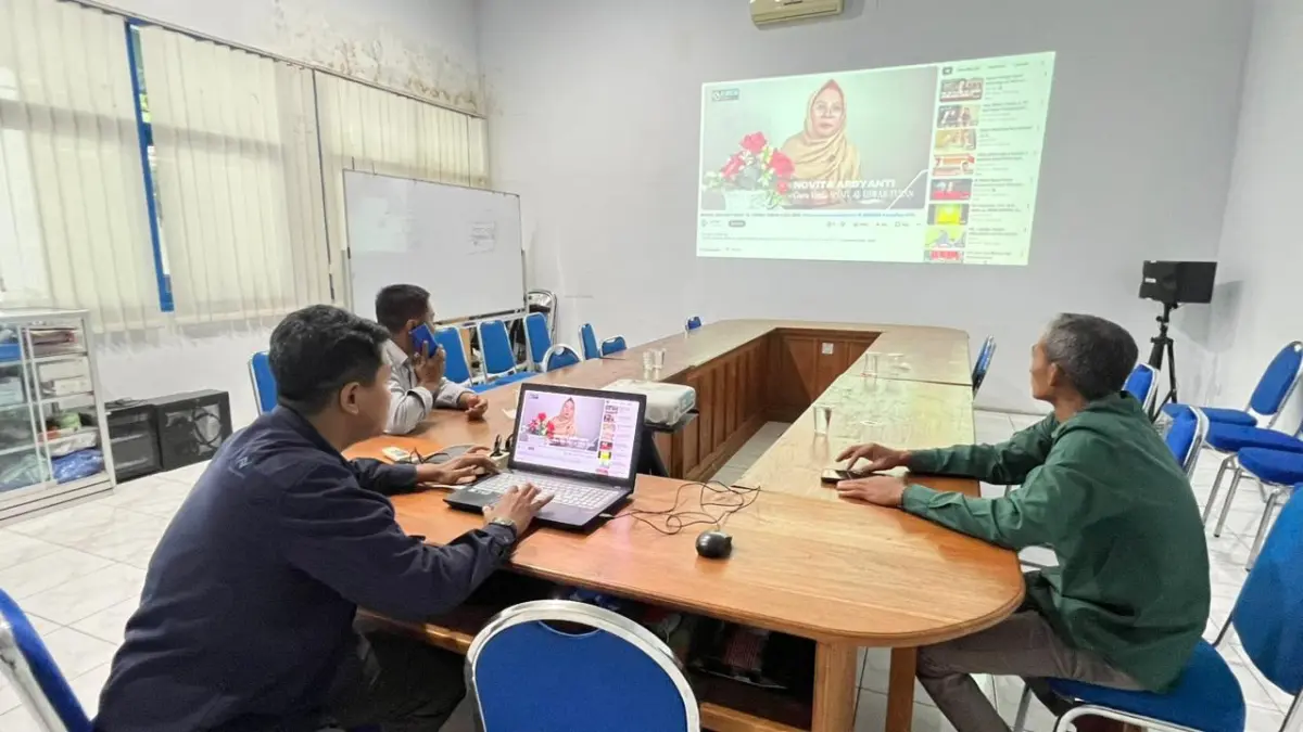 PENJURIAN: Dewan Juri dari Radar Bojonegoro fokus menilai sebanyak 3.217 karya inovasi EJIES 2026. (TIRTA HAYU CHAMELIANA/RADAR BOJONEGORO)