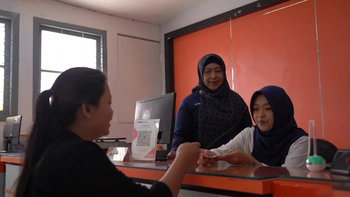 JANGAN TERKECOH: Cek undangan secara berkala, cairkan bansos di Kantor Pos terdekat.