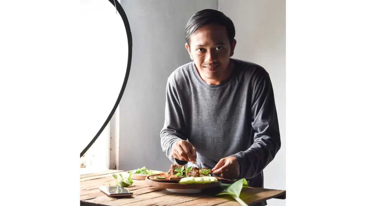 Murjito, salah satu food fotografer asal Bojonegoro yang memulai dari gawai sederhana. (ISTIMEWA/RADAR BOJONEGORO)