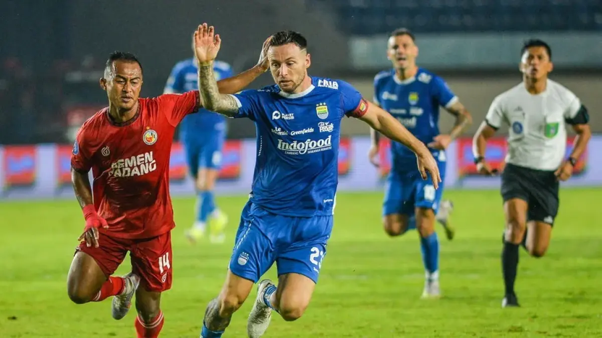 BRI SUPER LEAGUE: Semen Padang FC vs Persib Bandung.