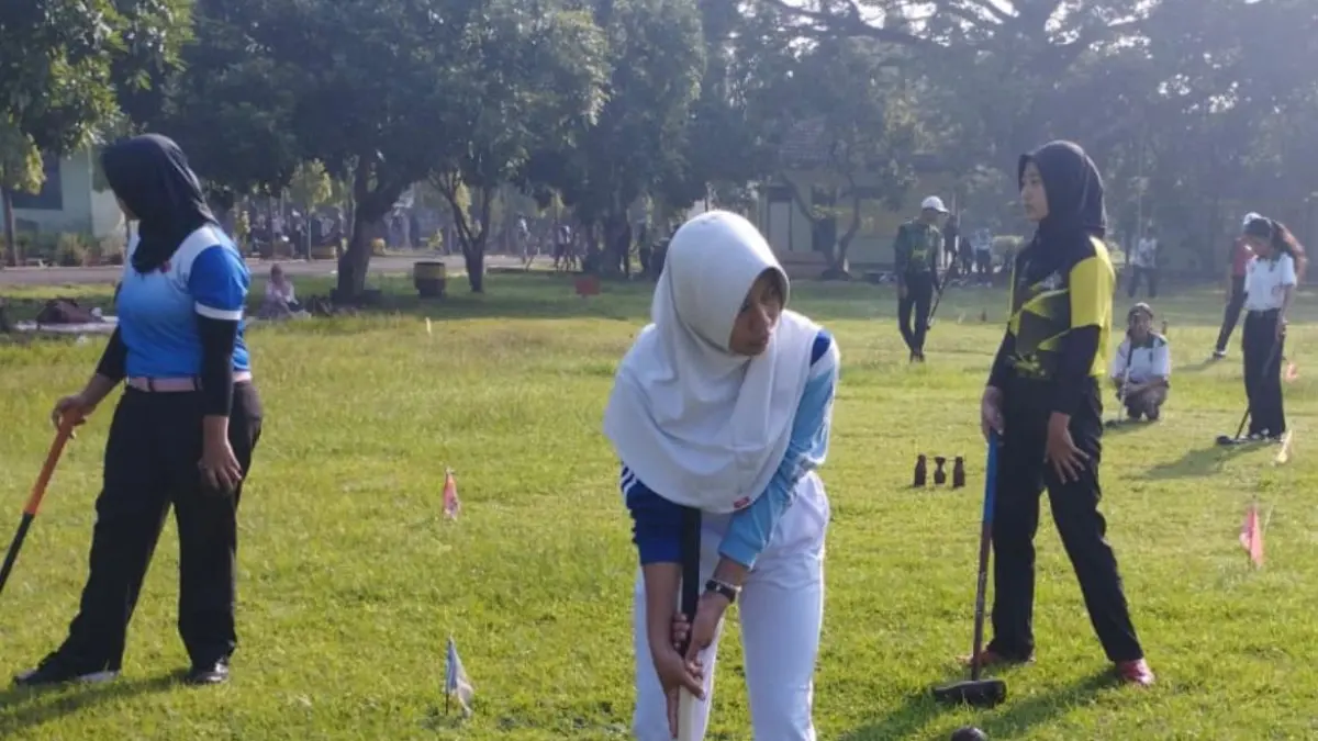 WOODBALL: Latihan atlet woodball di lapangan sepak bola komplek SMT Bojonegoro. Woodball mengajukan 
diri sebagai cabor yang dipertandingan di Porkab 2026.
