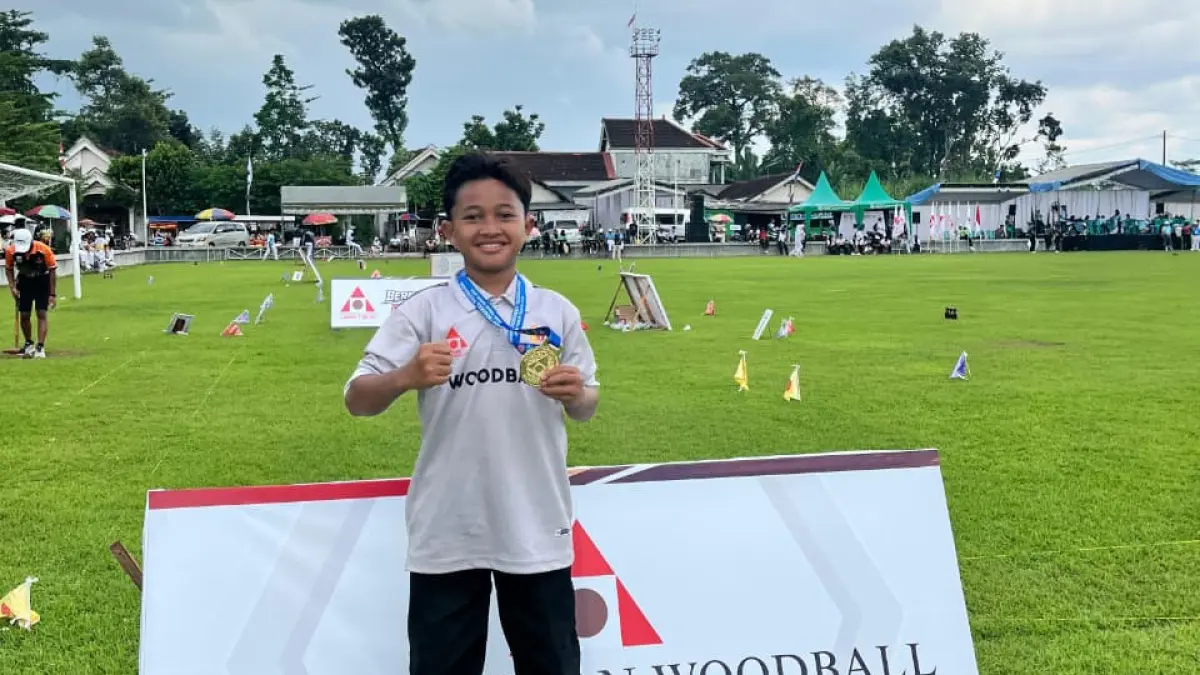 JUARA: Atlet woodball Akhtar Esa Wibowo berhasil meraih medali emas di Kejurprov Jatim 2026. (ISTIMEWA/RADAR BOJONEGORO)