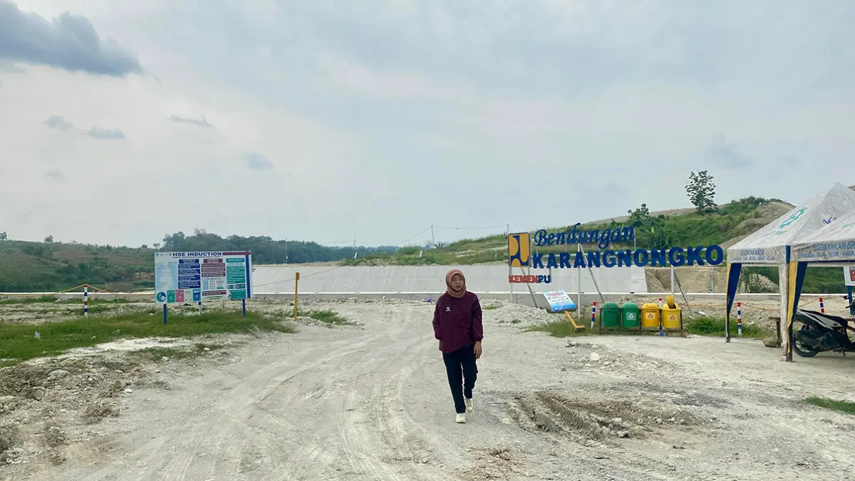 MOLOR: Proyek Bendungan Karangnongko di Kecamatan Margomulyo. Berpotensi molor dari target pada 2028. Pembebasan lahan masih belum tuntas. 
(YANA DWI KURNIYA WATI/RADAR BOJONEGORO)