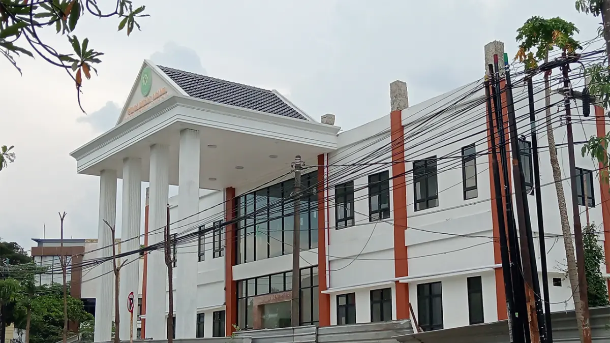 KANTOR BARU: Pembangunan kantor baru PA kembali dilanjutkan. Persiapan pembangunan lantai 3 dengan pagu anggaran Rp 5,7 miliar. (YANA DWI KURNIYA WATI/RADAR BOJONEGORO)