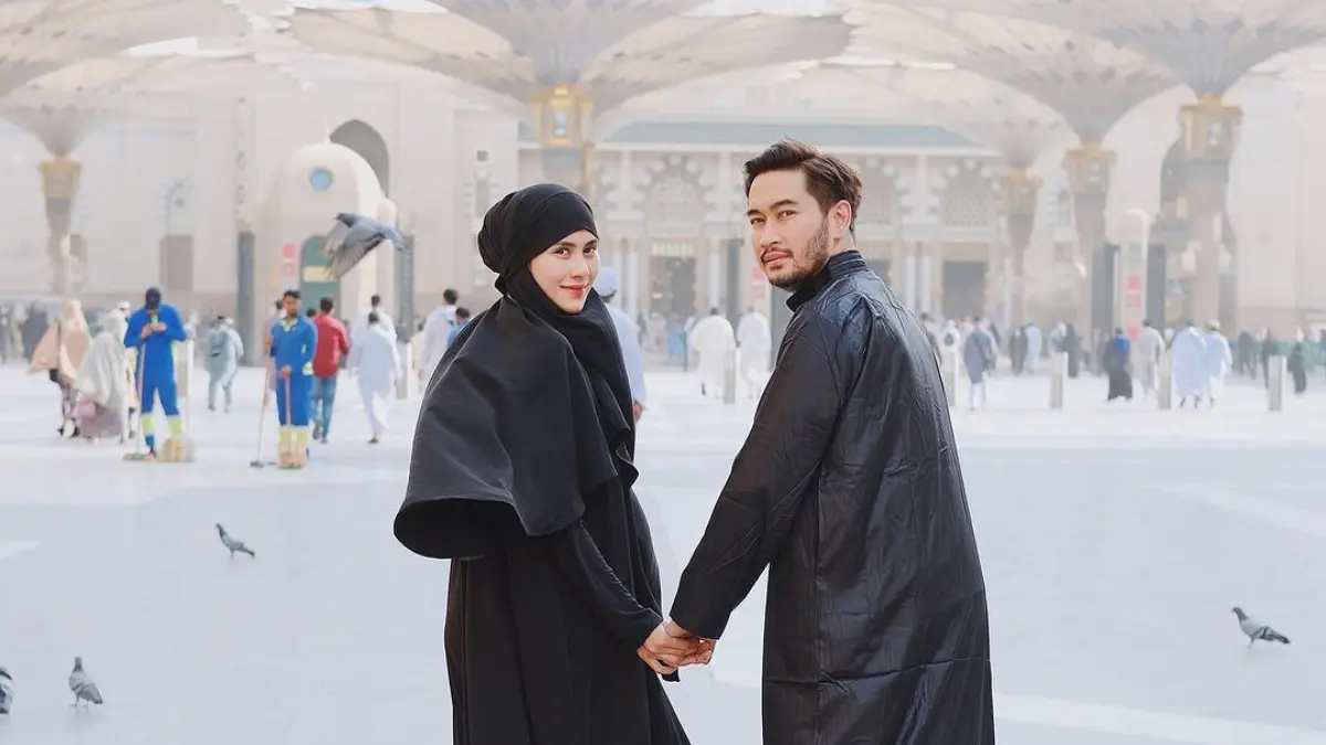 UMRAH BARENG PASANGAN: Cek biaya Umrah bersama pasangan, paket reguler hingga platinum.