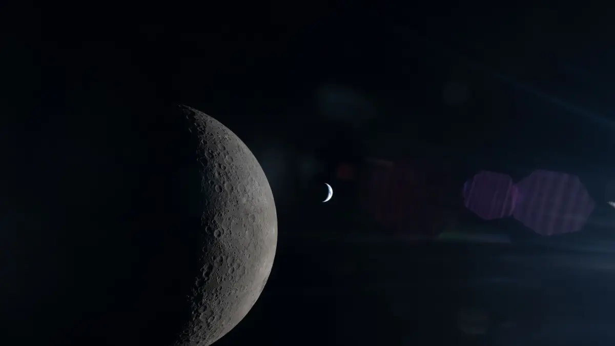 Pemandangan permukaan sisi jauh bulan dipandang dari dalam Artemis II. Bumi nampak dari jauh dengan bentuk bulan sabit (atau mungkin bumi sabit?). (Dok. NASA)