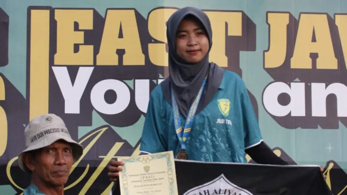JUARA: Fitria Bilqis Nur Bayti mendapatkan juara lari jarak jauh. (ISTIMEWA/RADAR BOJONEGORO)