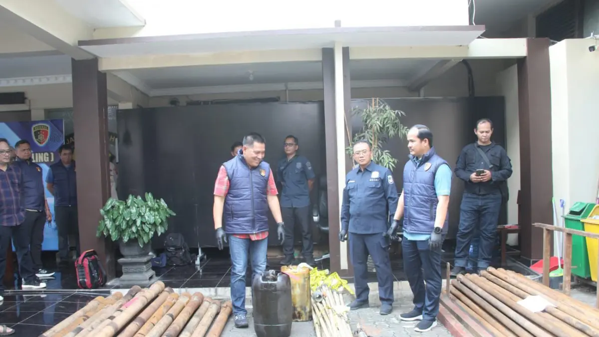 MERUGIKAN NEGARA: Direktorat Reserse Kriminal Khusus Polda Jawa Tengah membongkar aktivitas pengeboran minyak ilegal di sejumlah wilayah di Kabupaten Blora. (ISTIMEWA/RADAR BOJONEGORO)