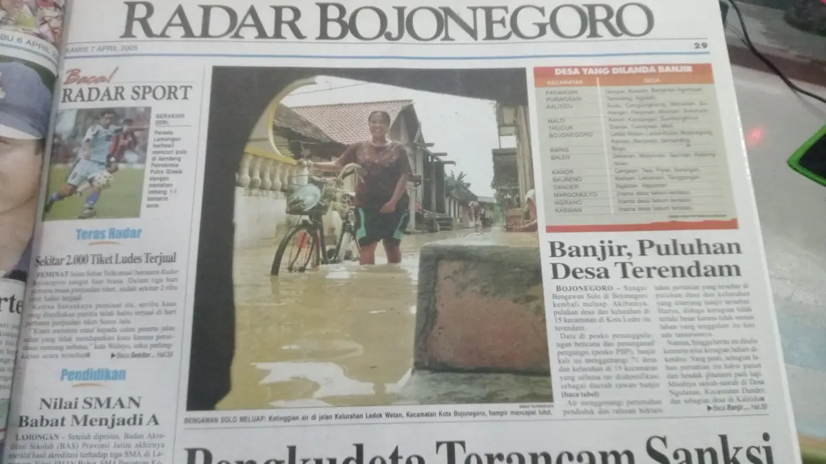 TERGENANG: Permukiman warga terendam luapan air Bengawan Solo pada April 2005 silam (DOKUMENTASI RADAR BOJONEGORO)