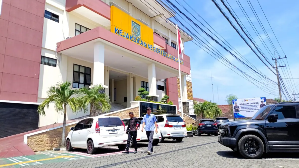KE KEJARI LAGI: BPD Desa Drokilo memertanyakan proses hukum yang dinilai lambat. Sejak penyidikan 2025 silam, hingga kemarin (21/4) Kejari Bojonegoro belum menetapkan tersangka. (YANA DWI KURNIYA WATI/RADAR BOJONEGORO)