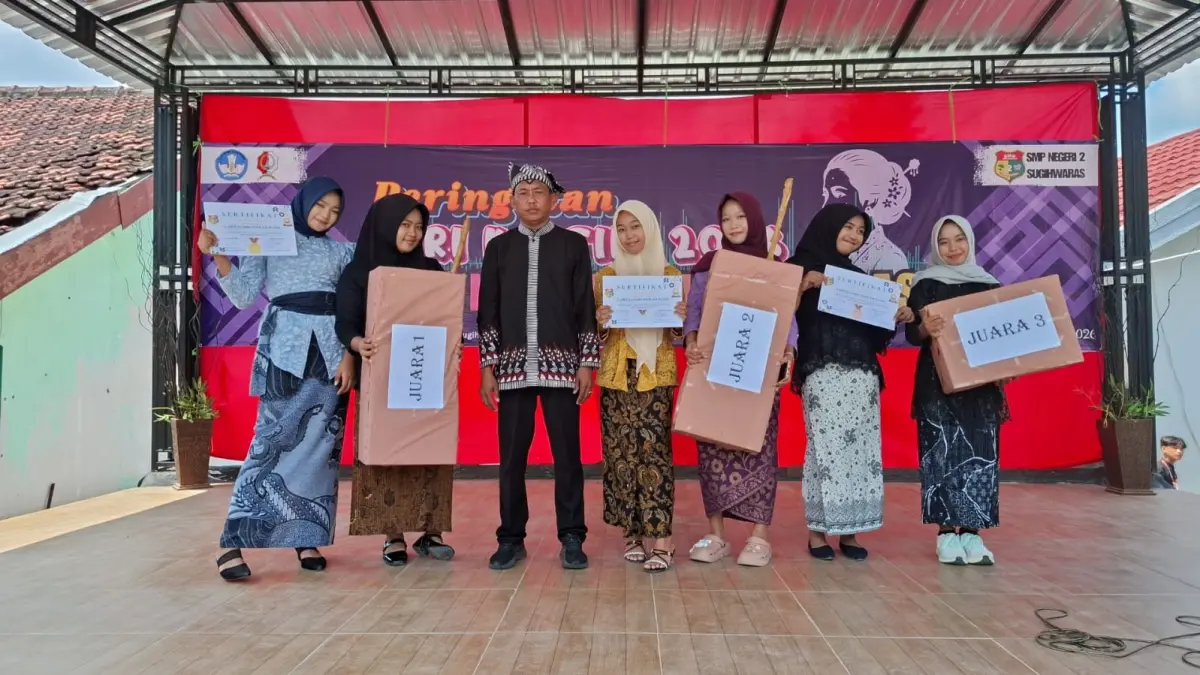 KREATIVITAS : Siswa SMPN 2 Sugihwaras menampilkan berbagai kreativitas saat peringatan Hari Kartini Selasa (21/4)./Dok.SMPN 2 Sugihwaras.
