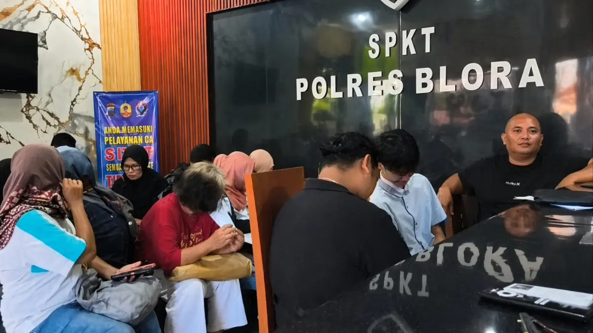 TERGIUR CUAN INSTAN: Sekitar 30 korban penipuan aplikasi Snapboost melapor ke Polres Blora. (ACHMAD SYAEROYZI/RDR.BJN)
