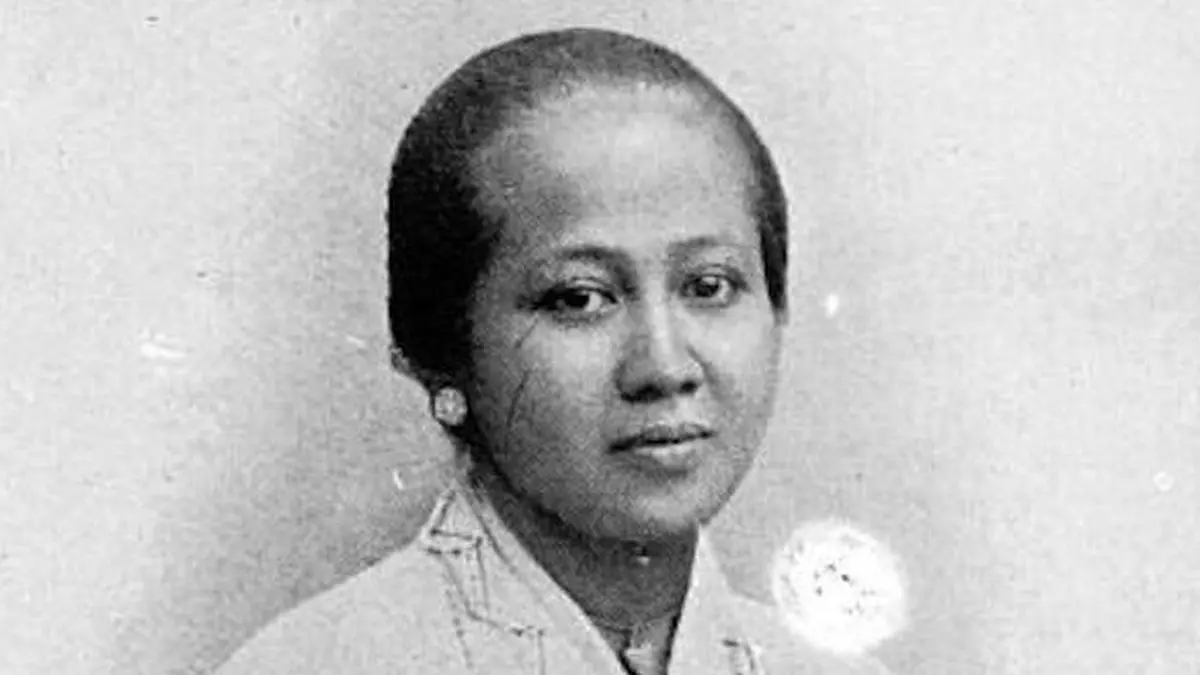 HARI KARTINI: Mengenang perjuangan Kartini.