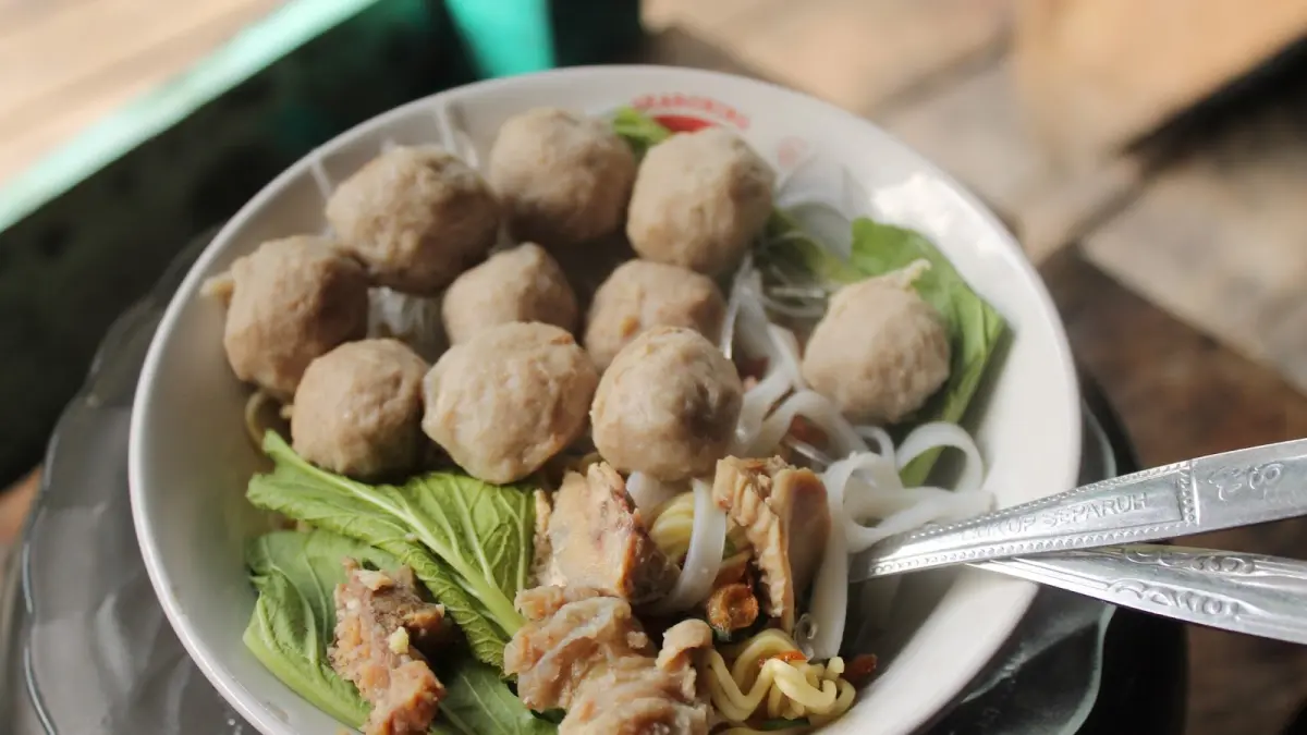 BAKSO SOLO: Rekomendasi bakso enak di Solo.