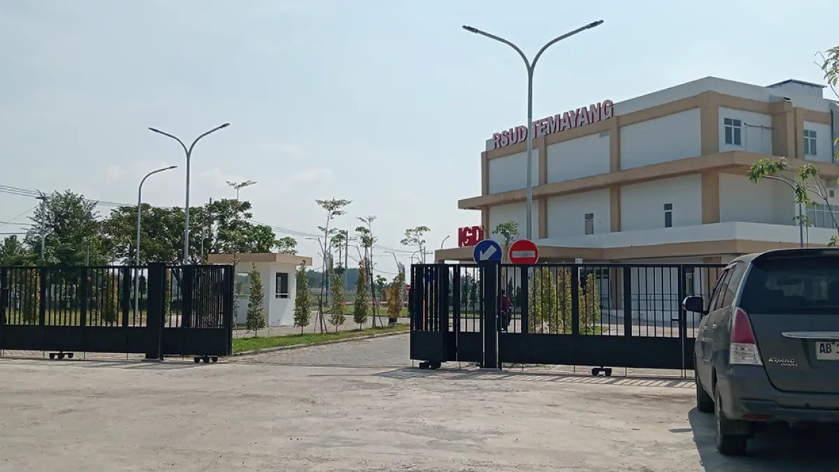 MOLOR LAGI: Layanan penuh RSUD Temayang yang sbeelumnya ditarget 1 Mei, terancam molor. Beralasan menindaklanjuti rekomendasi visitasi pemprov. (YANA DWI KURNIYA WATI/RADAR BOJONEGORO)