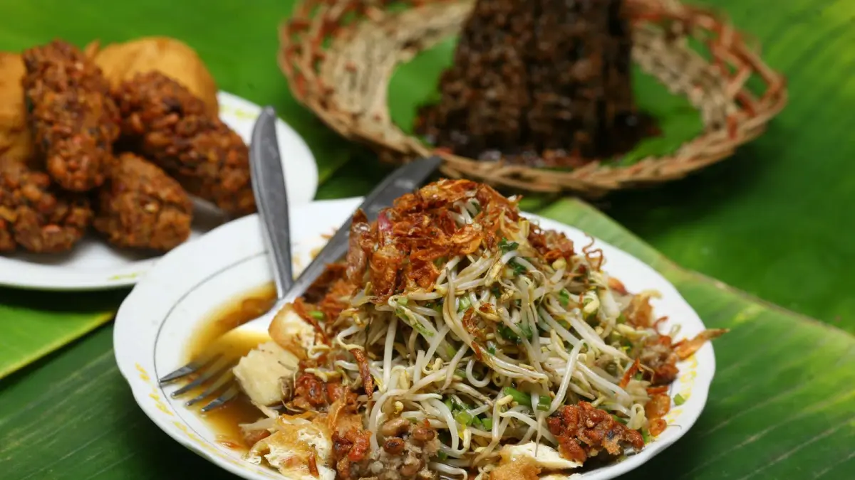 KULINER: Cek rekomendasi lontong balap Surabaya yang legendaris.