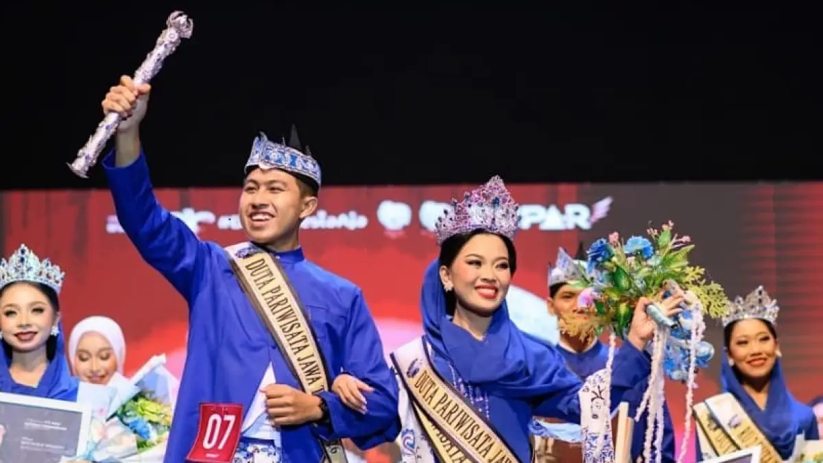 KELAHIRAN BOJONEGORO: Shireen Gadis Nayla (kanan) grand winner duta pariwisata Jawa Timur 2026 asal Desa Sumuragung, Kecamatan Sumberrejo. (ISTIMEWA/RADAR BOJONEGORO)