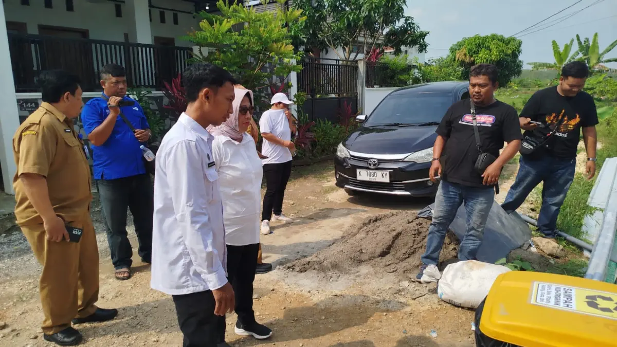 SIDAK LANGSUNG: Ketua Satgas MBG Saat sidak ke SPPG milik Wasono Basuki atau Pak B tanpa pendampingan Korwil SPPG Blora. (ACHMAD SYAEROYZI/RDR.BJN)