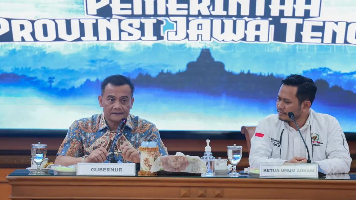 JALIN KOORDINASI: Gubernur Jateng, Ahmad Lutfi dengan Wakil Ketua DPRD Blora, Siswanto berkoordinasi terkait investasi wilayah Jateng khususnya Blora. (ISTIMEWA/RADAR BOJONEGORO)