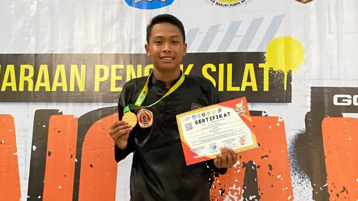 MEMBANGGAKAN: Arfadila Ramadani, atlet pencak silat asal Kecamatan Trucuk terbaru Juara 1 Tanding Kelas C Remaja Piala Bupati Ngawi. (ISTIMEWA/RADAR BOJONEGORO)